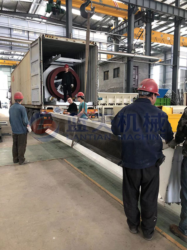 Philippine customers purchased our garbage sorting machine, which has excellent performance and careful design.