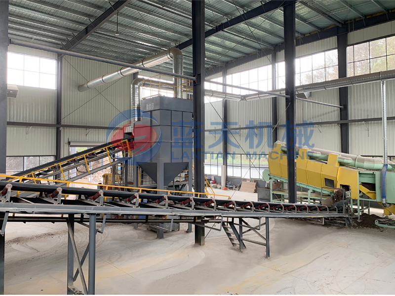 Our waste sorting machine is of high quality and reasonable price. Indian customers come to our factory to test the machine and buy it.