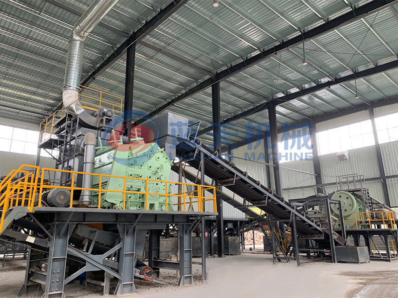 Our waste sorting machine is of high quality and reasonable price. Indian customers come to our factory to test the machine and buy it.