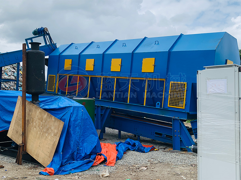 Malaysian customers visited our company and tried our waste sorting machine. The machine is easy to use and maintain and is loved by customers from many countries.