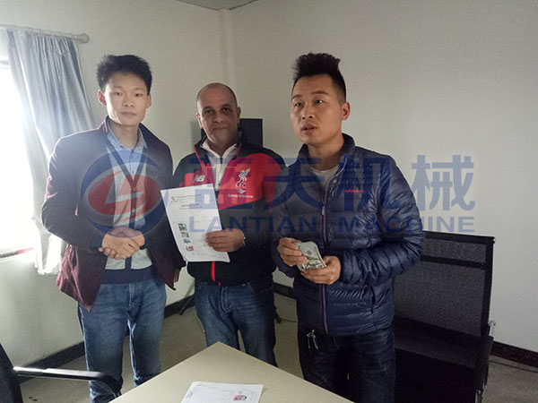 South African customers visited our factory and ordered high-quality garbage separator machine.